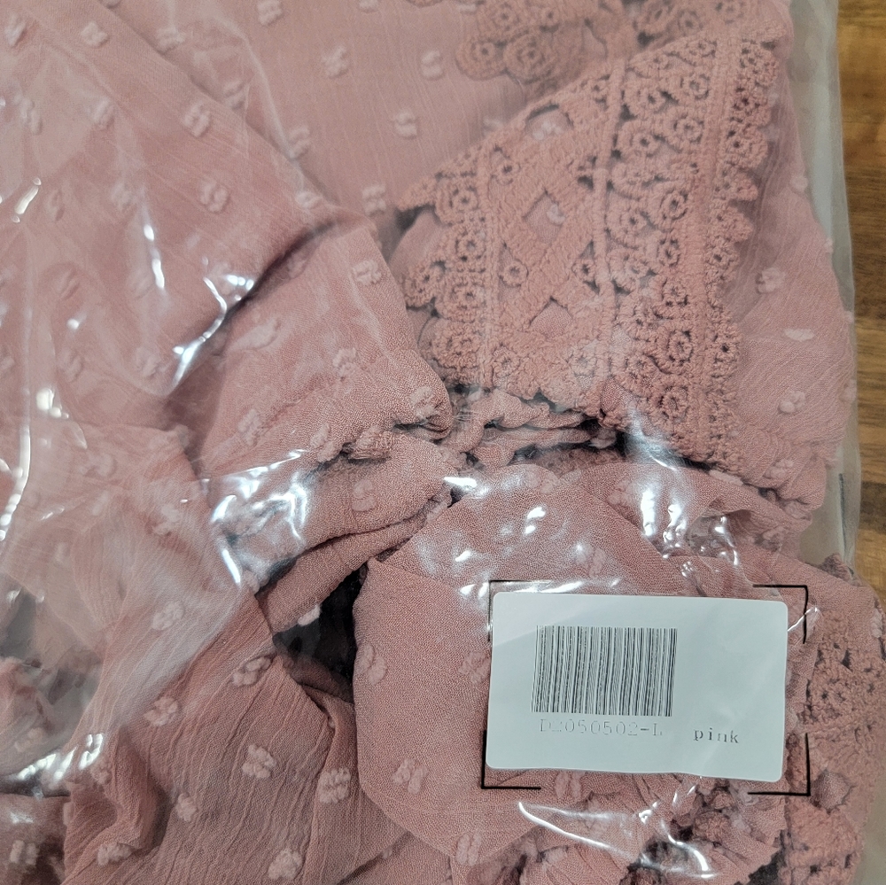 NWOT Women's Lace Dotted Flowy Blouse Size L - Picture 7 of 9
